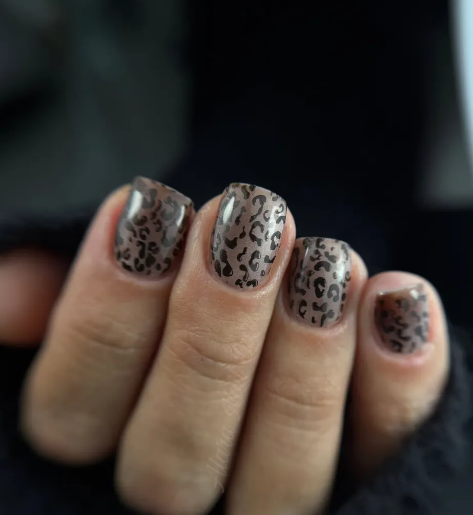 Leopar desenli kısa tırnak – Alara Nail Bar Instagram